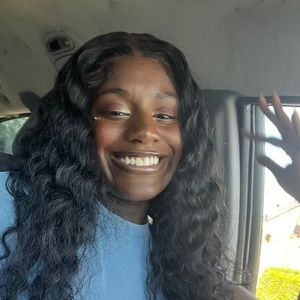 Meet your Posher, Olivia